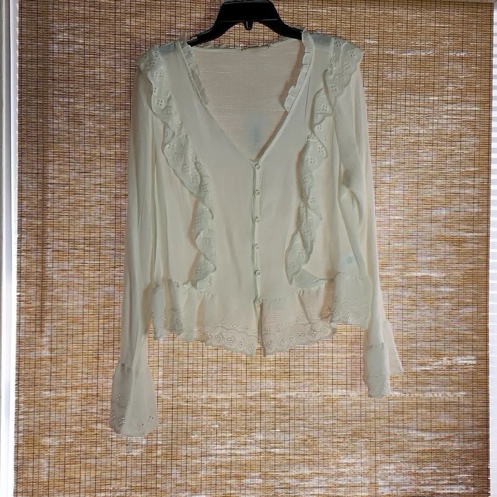 NWT C & V Eyelet Ruffle Long Sleeve Top - Picture 3 of 7